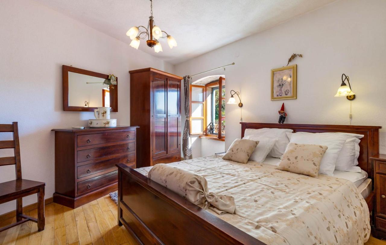 Villa Vicina Milna  Esterno foto