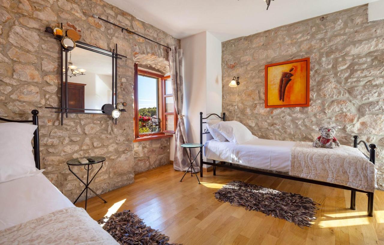 Villa Vicina Milna  Esterno foto