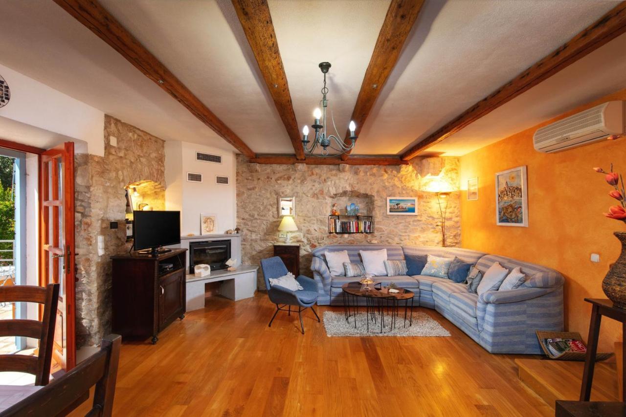 Villa Vicina Milna  Esterno foto