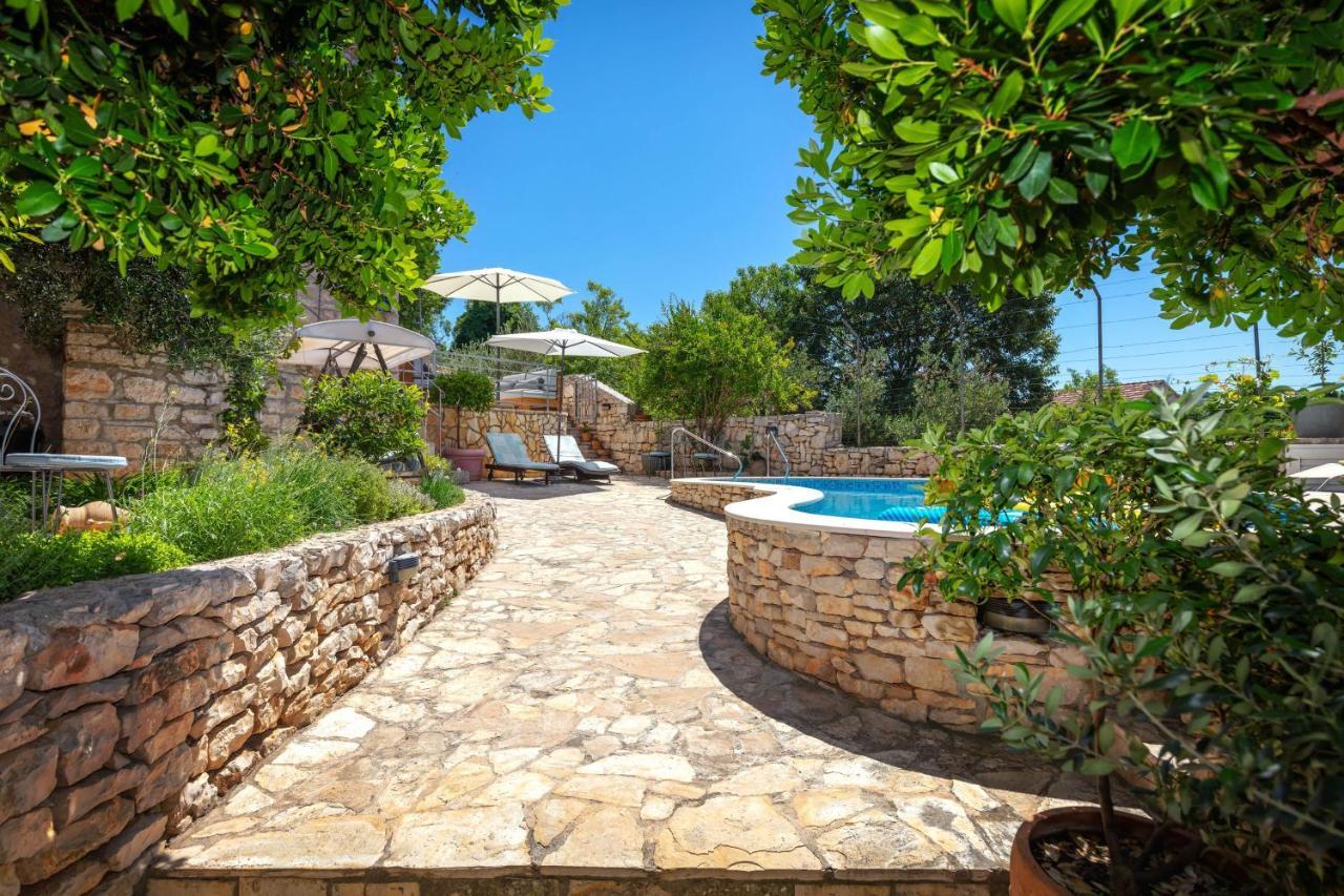 Villa Vicina Milna  Esterno foto