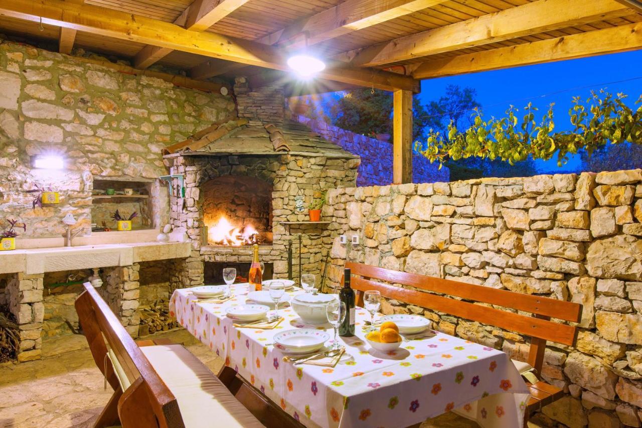 Villa Vicina Milna  Esterno foto